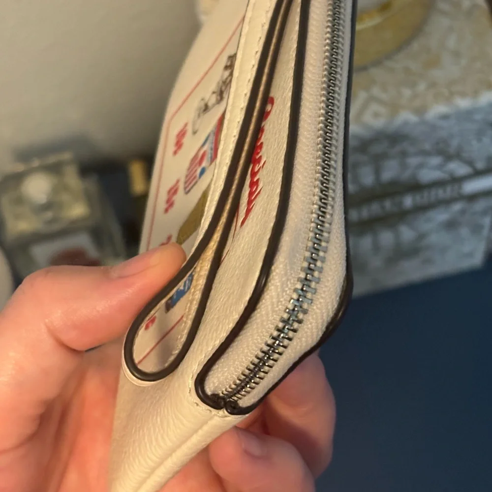 Coach Limited Edition wristlet - Boardwalk Specials - Picture 7 of 7